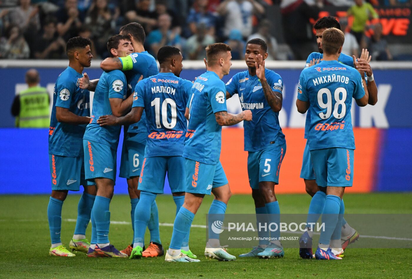 Футбол. РПЛ. Матч "Зенит" - "Локомотив"