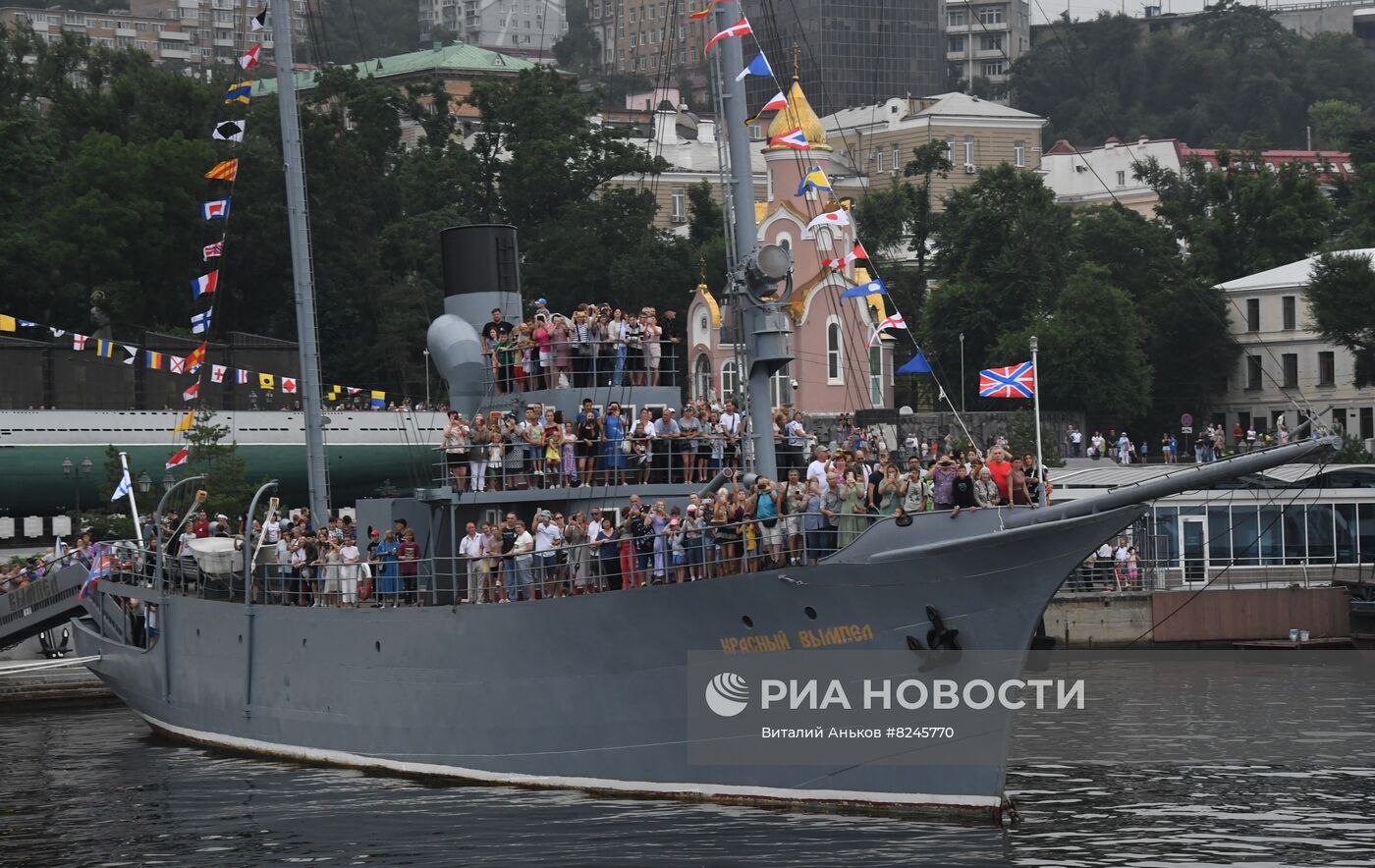 Празднование Дня ВМФ в регионах России