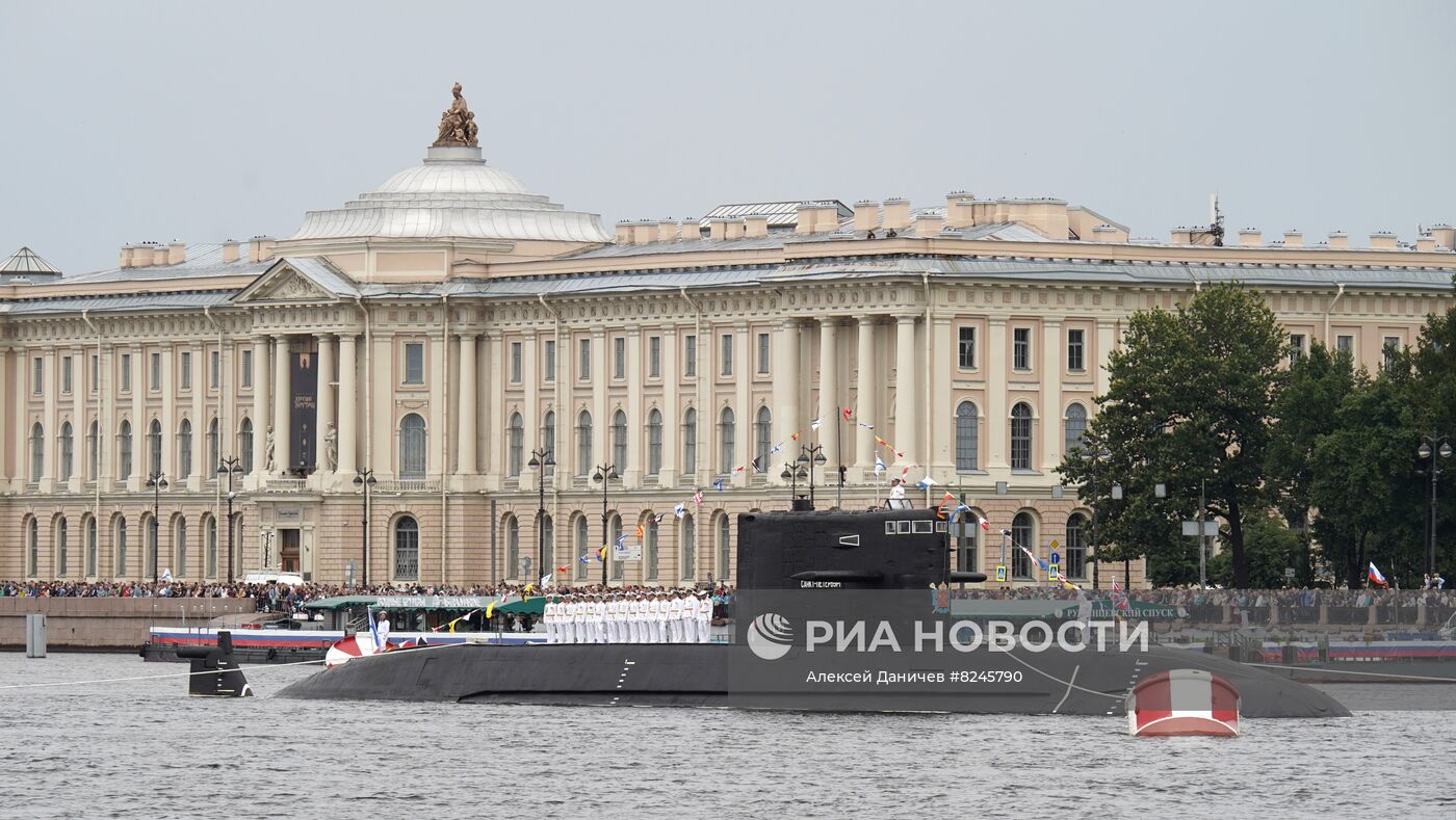 Празднование Дня ВМФ в Санкт-Петербурге