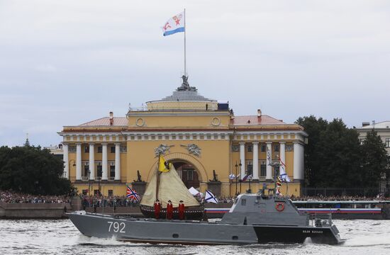 Празднование Дня ВМФ в Санкт-Петербурге