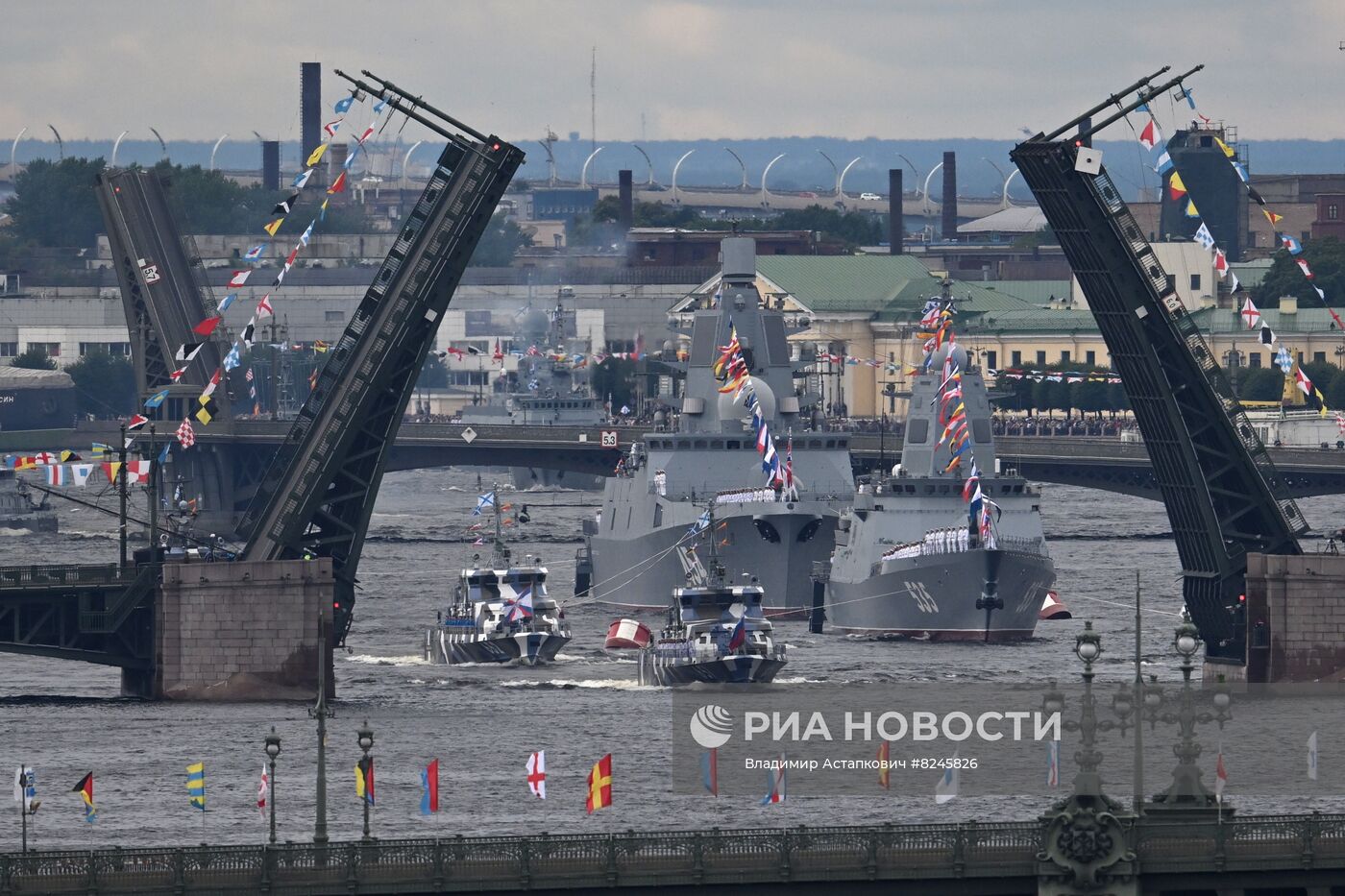 Празднование Дня ВМФ в Санкт-Петербурге