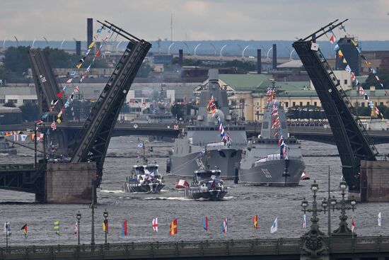 Празднование Дня ВМФ в Санкт-Петербурге