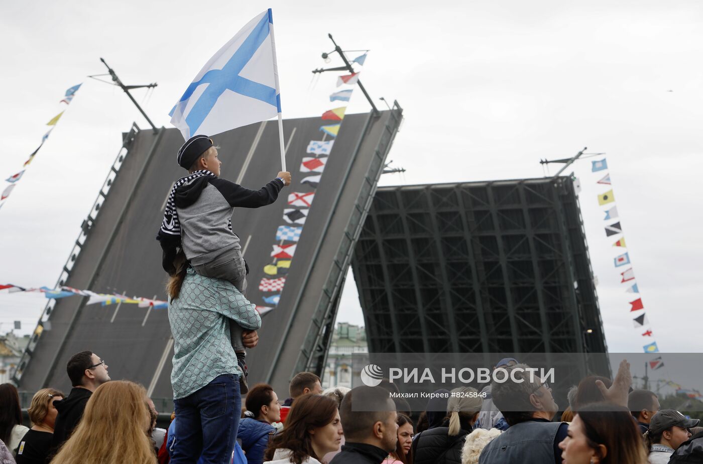 Празднование Дня ВМФ в Санкт-Петербурге