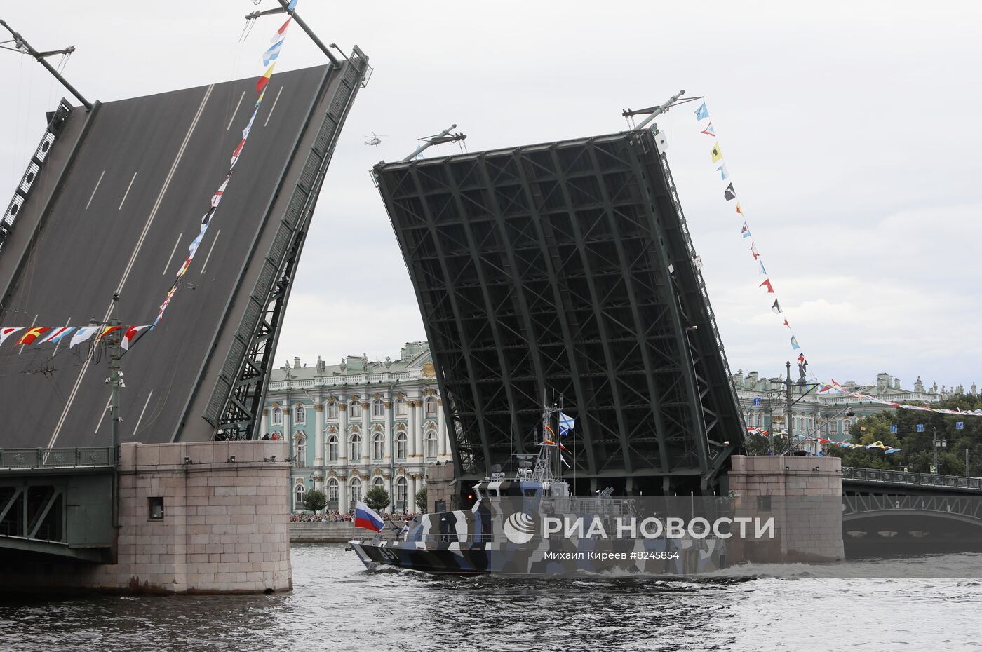 Празднование Дня ВМФ в Санкт-Петербурге