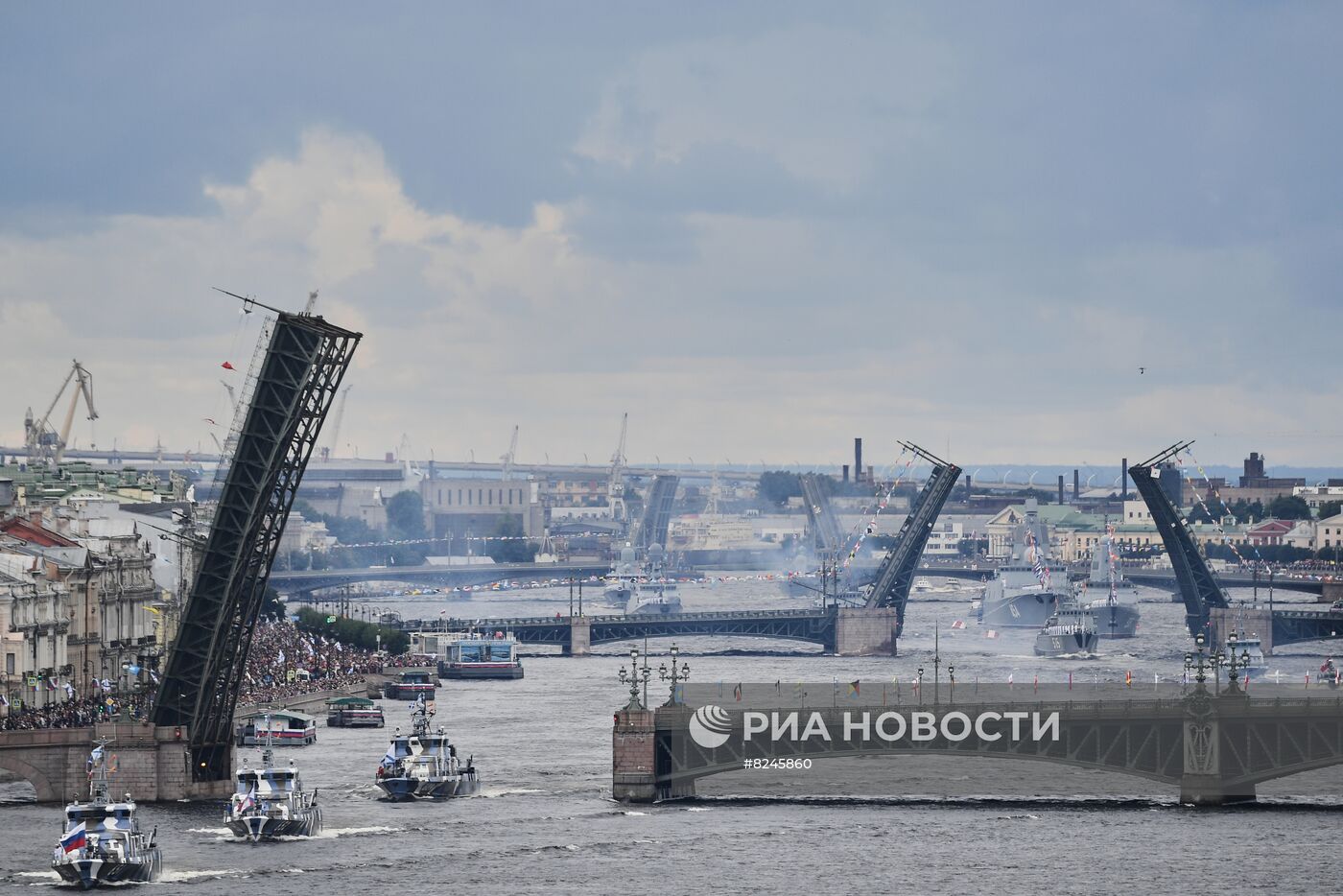 Празднование Дня ВМФ в Санкт-Петербурге