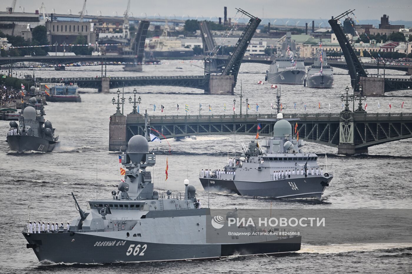 Празднование Дня ВМФ в Санкт-Петербурге