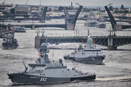 Празднование Дня ВМФ в Санкт-Петербурге