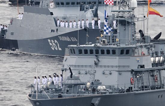 Празднование Дня ВМФ в Санкт-Петербурге