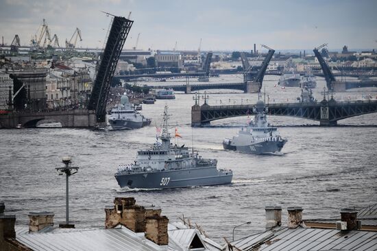 Празднование Дня ВМФ в Санкт-Петербурге