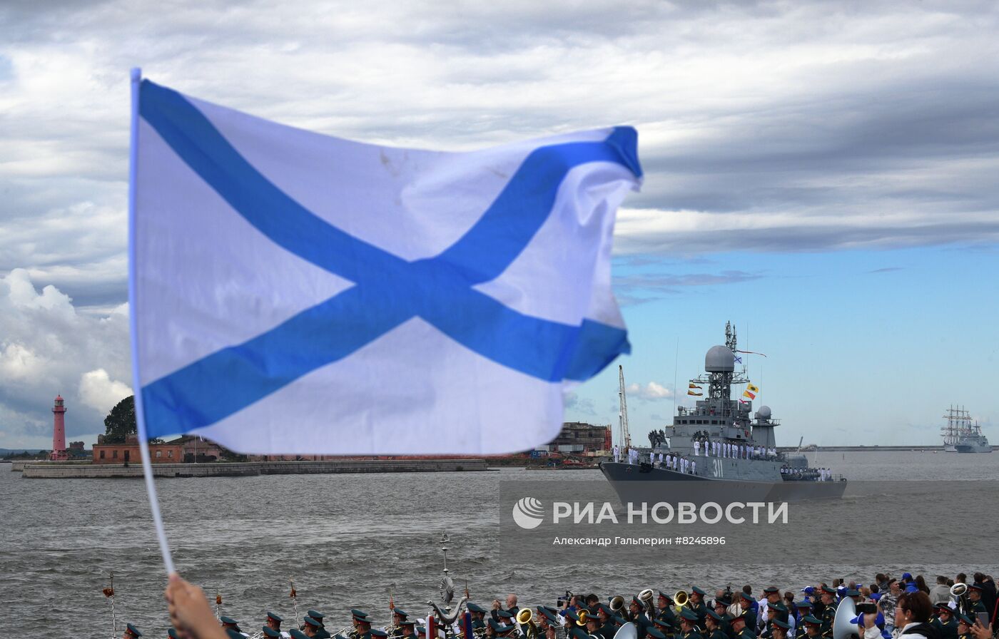 Празднование Дня ВМФ в Санкт-Петербурге