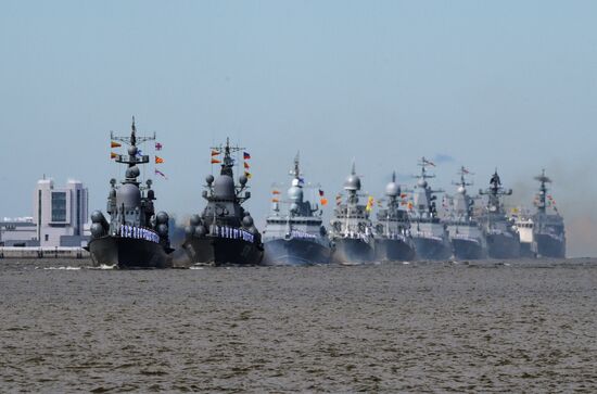 Празднование Дня ВМФ в Санкт-Петербурге