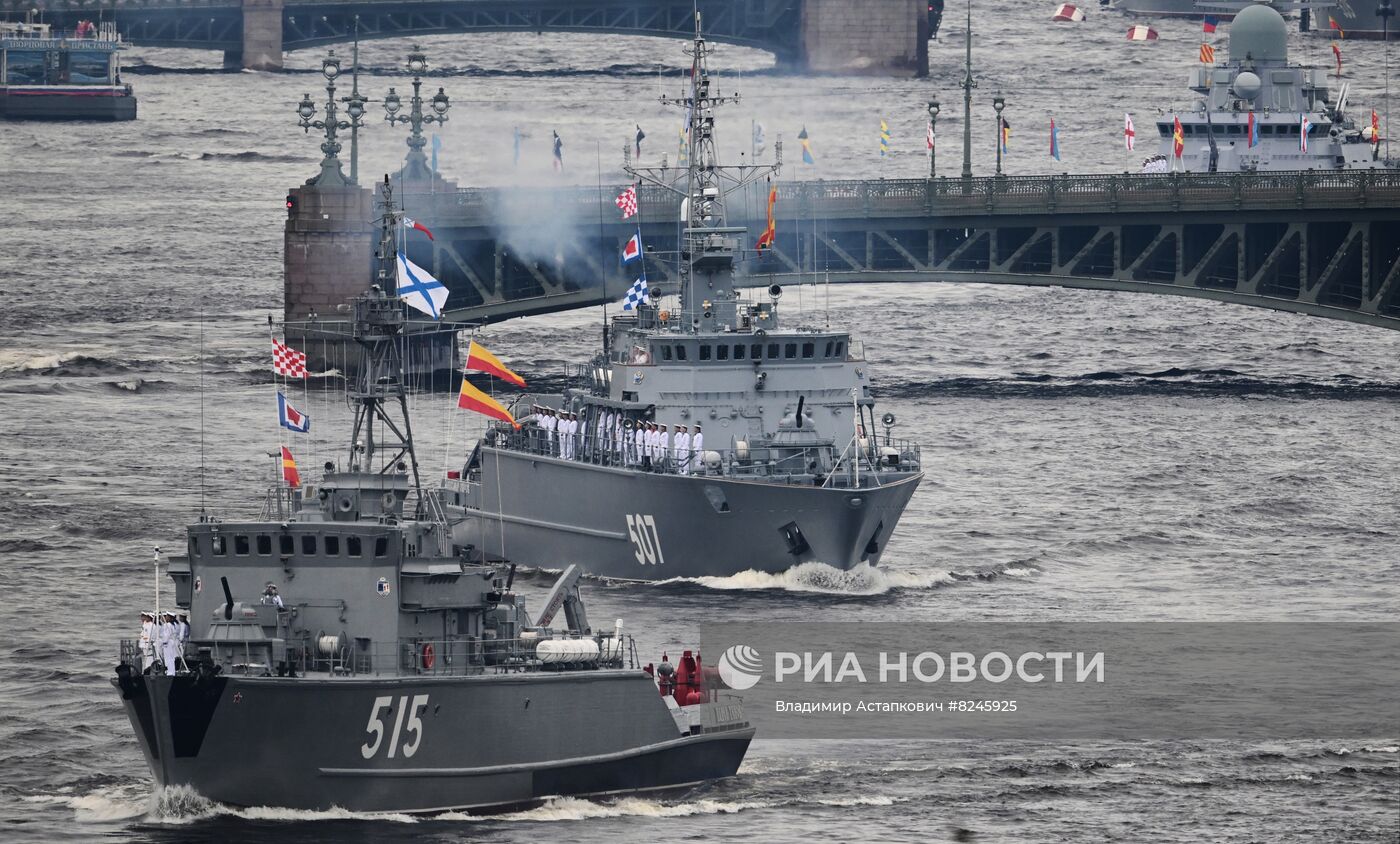 Празднование Дня ВМФ в Санкт-Петербурге