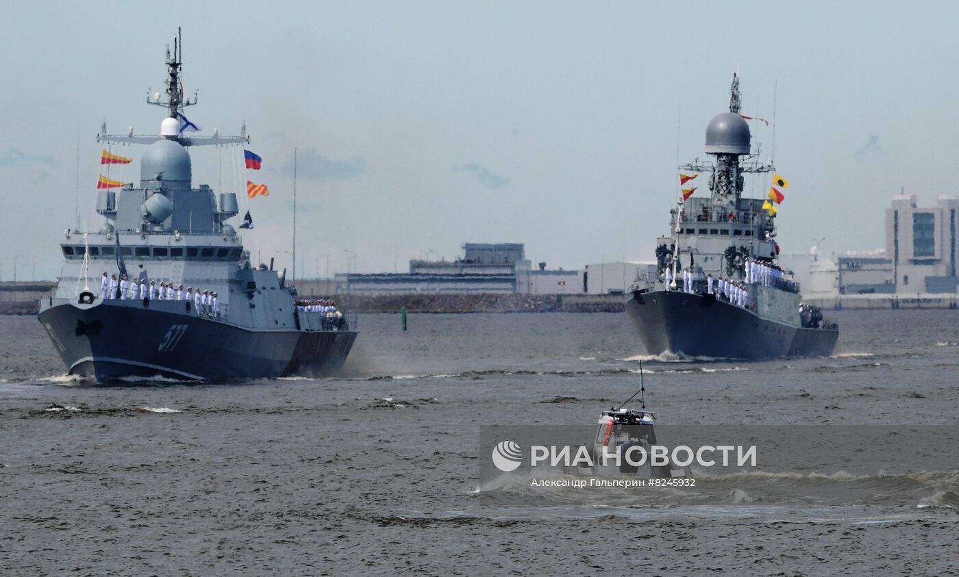 Празднование Дня ВМФ в Санкт-Петербурге