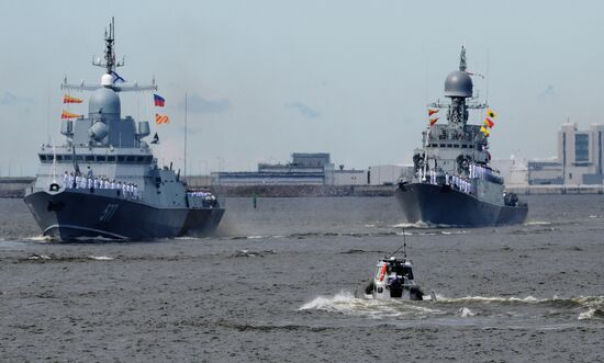 Празднование Дня ВМФ в Санкт-Петербурге