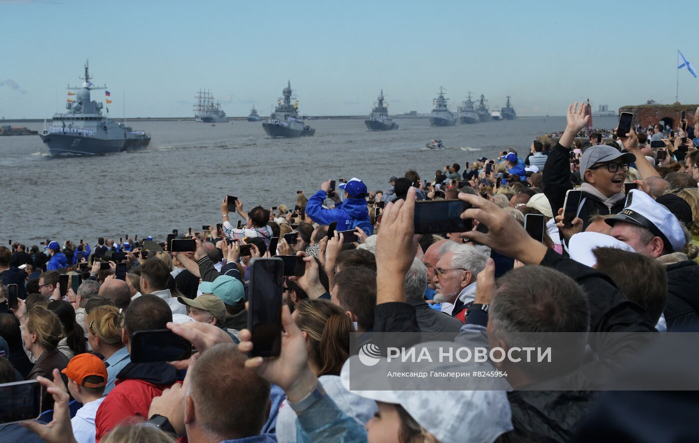 Празднование Дня ВМФ в Санкт-Петербурге