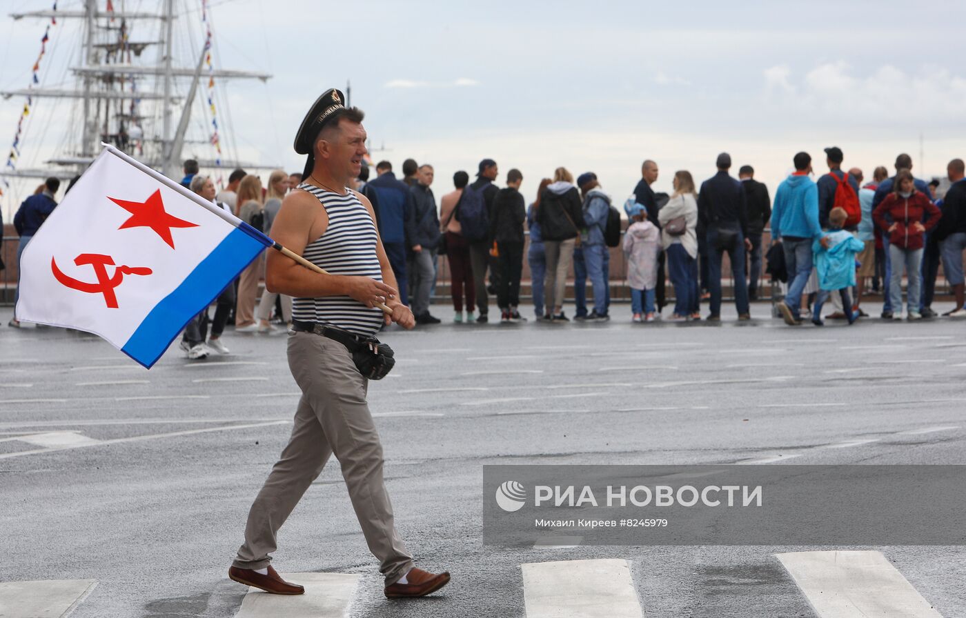 Празднование Дня ВМФ в Санкт-Петербурге