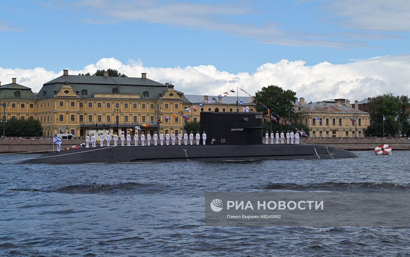 Празднование Дня ВМФ в Санкт-Петербурге