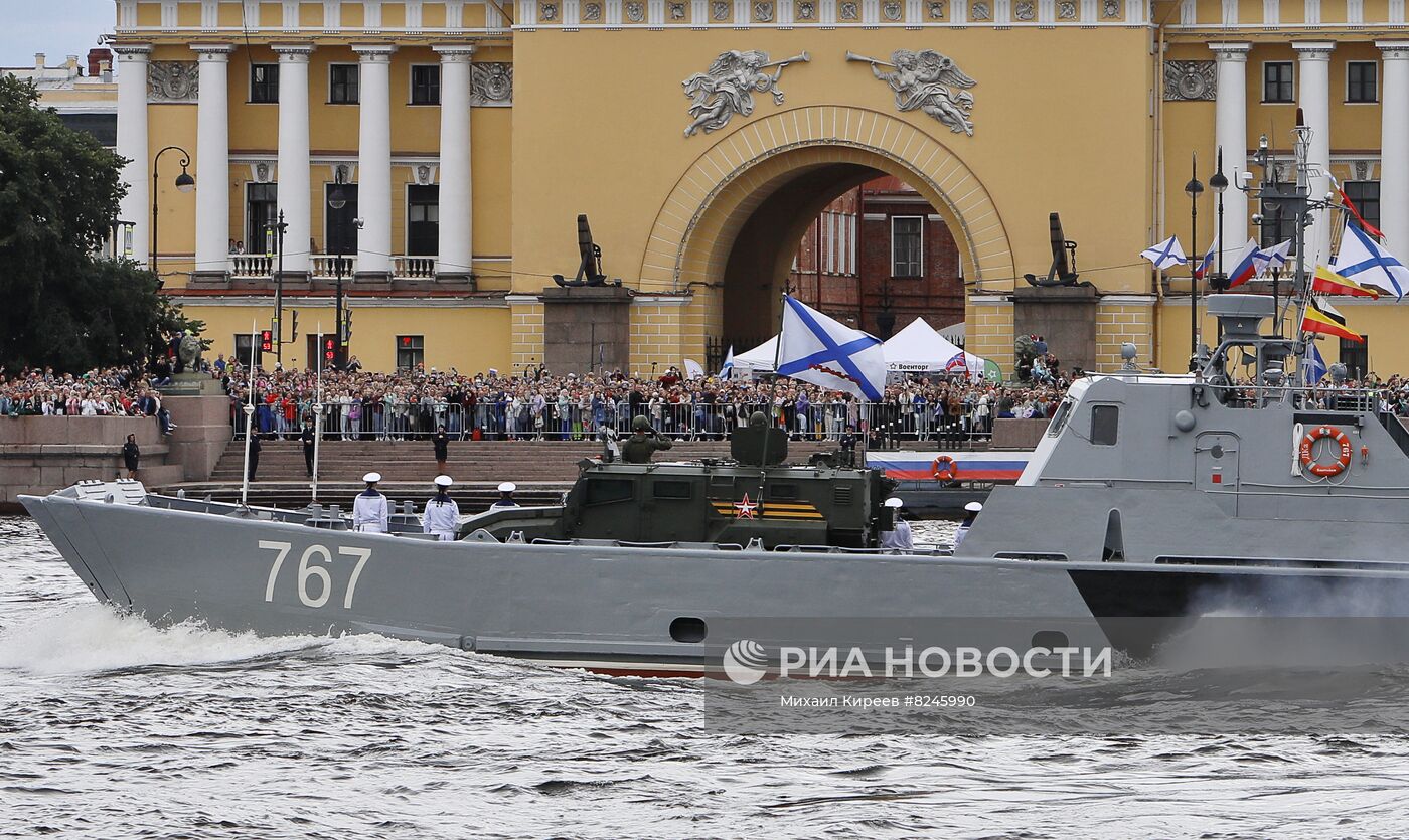 Празднование Дня ВМФ в Санкт-Петербурге