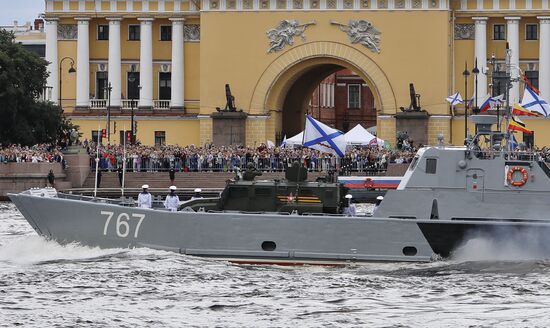 Празднование Дня ВМФ в Санкт-Петербурге