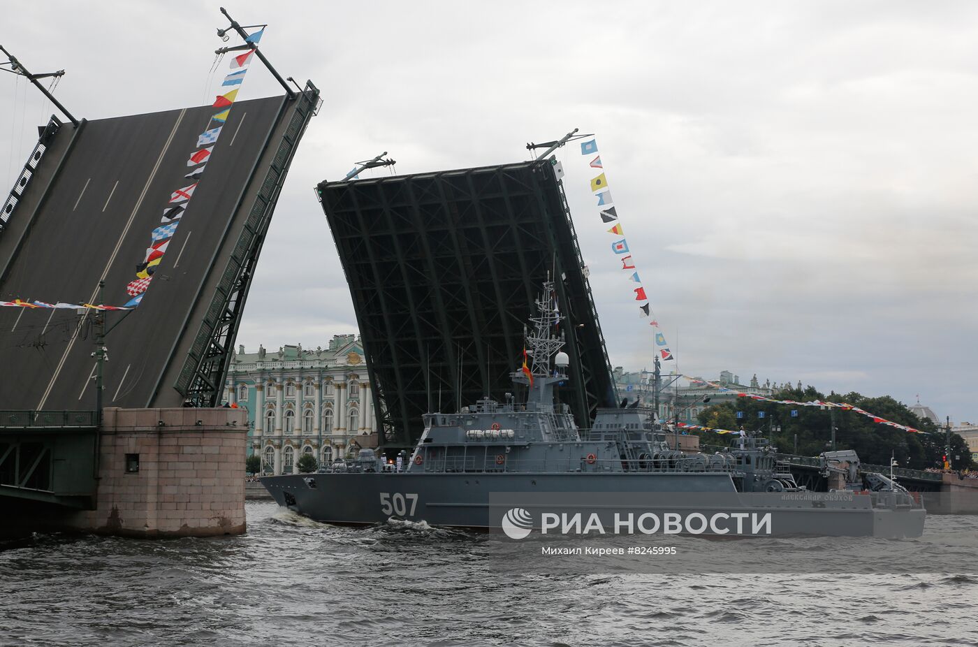 Празднование Дня ВМФ в Санкт-Петербурге