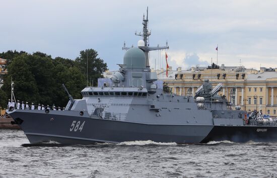 Празднование Дня ВМФ в Санкт-Петербурге