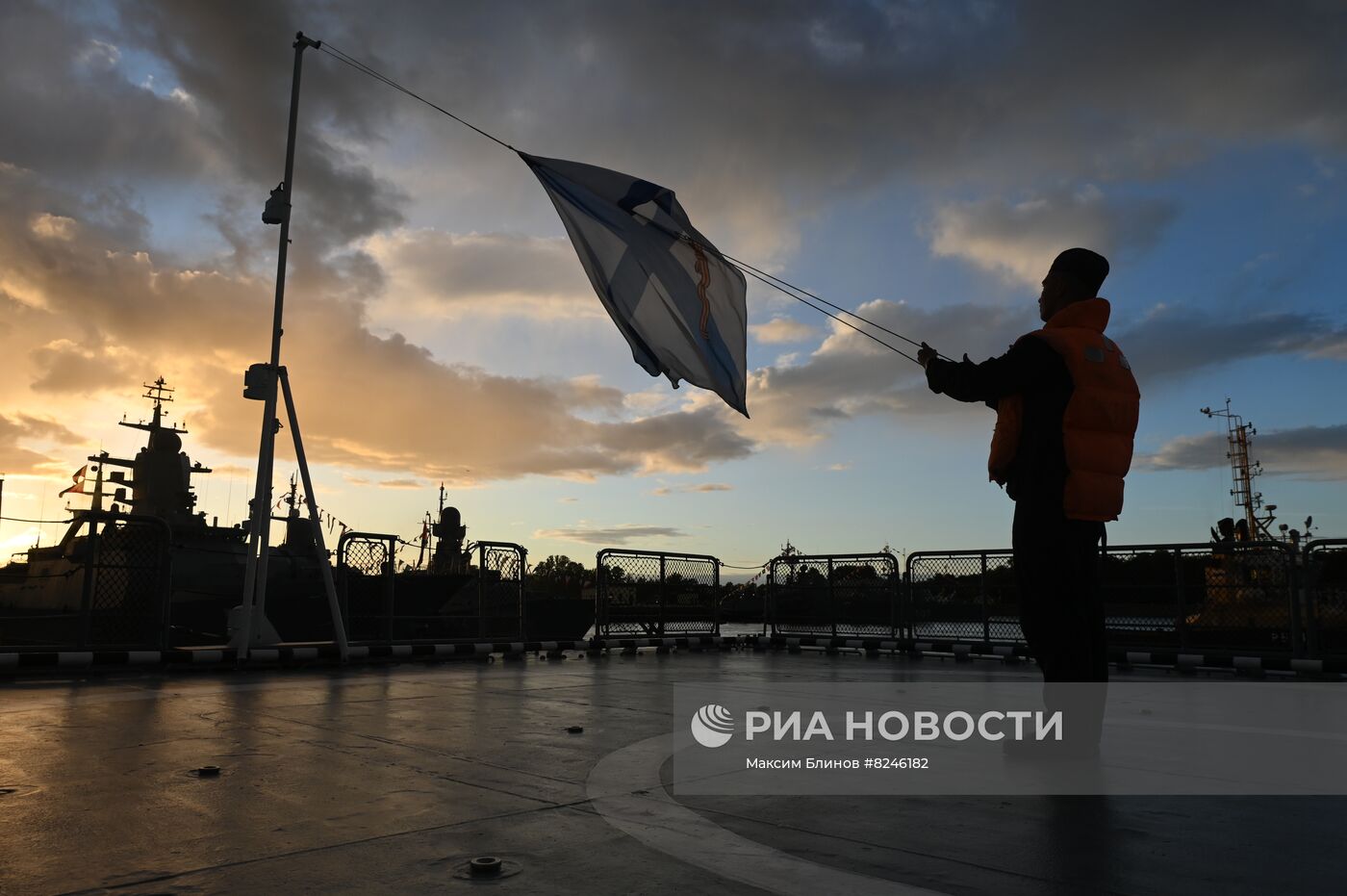 Празднование Дня ВМФ в Санкт-Петербурге