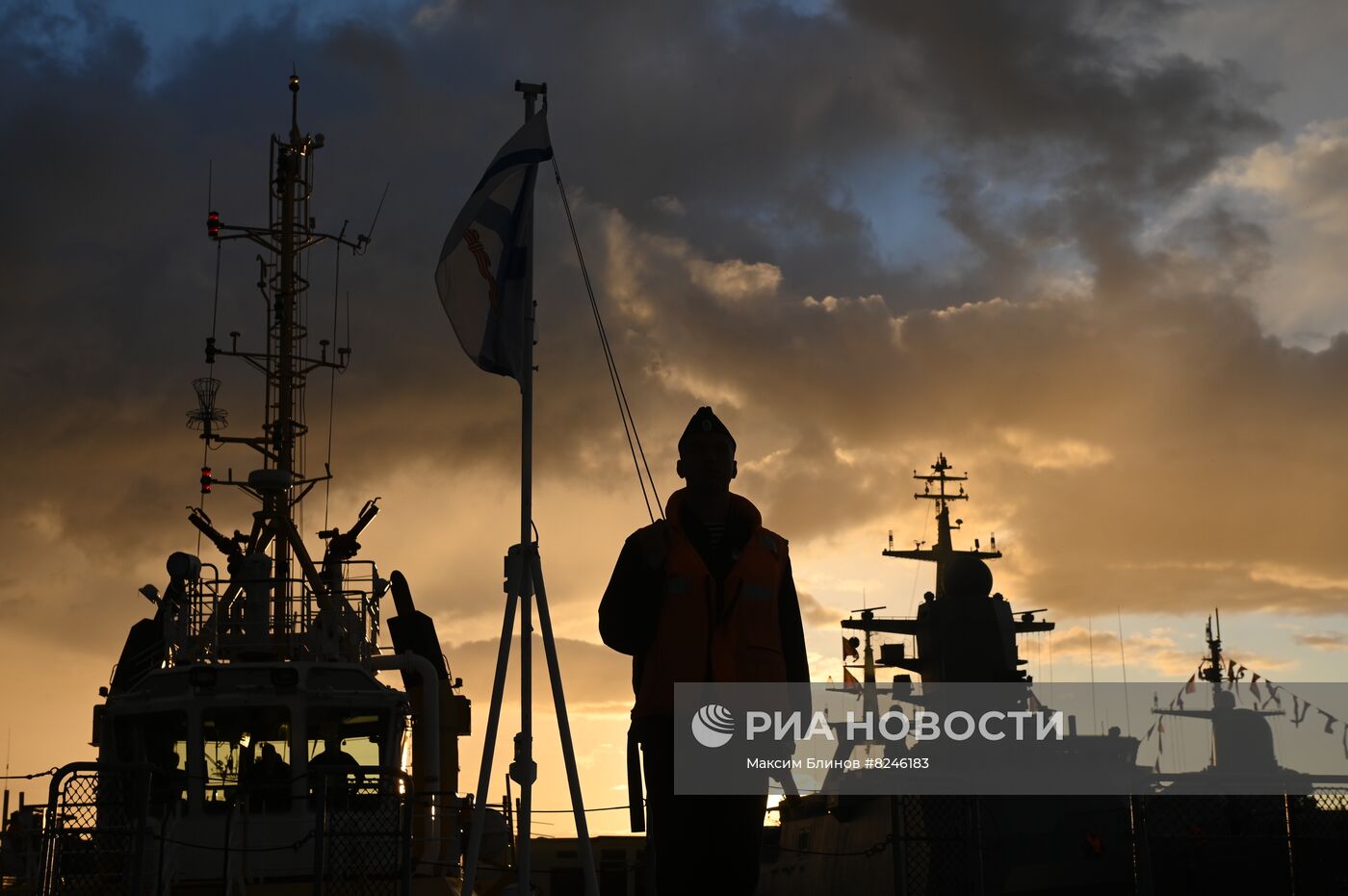 Празднование Дня ВМФ в Санкт-Петербурге