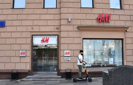 Магазины H&M не открылись в Москве