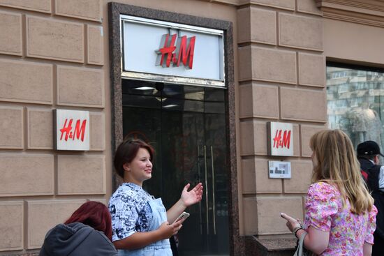 Магазины H&M не открылись в Москве