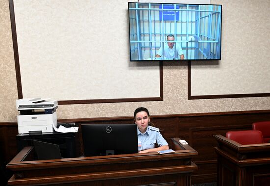 Заседание суда по делу заместителя командующего войсками ЮВО В. Воронова