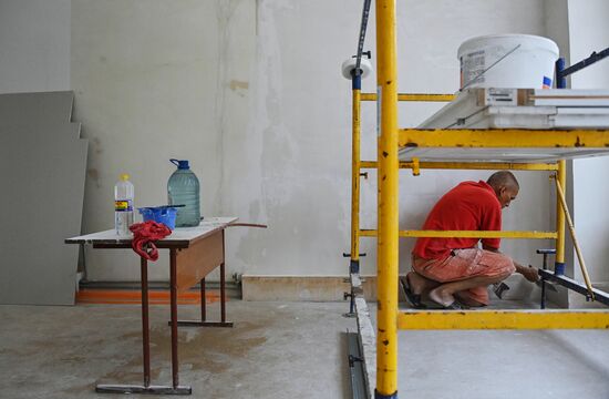 Восстановление детсада в Мариуполе строителями из РФ