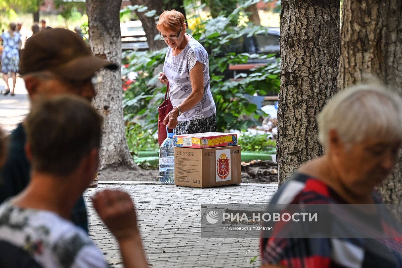 Раздача гуманитарной помощи от жителей Тулы в Мариуполе