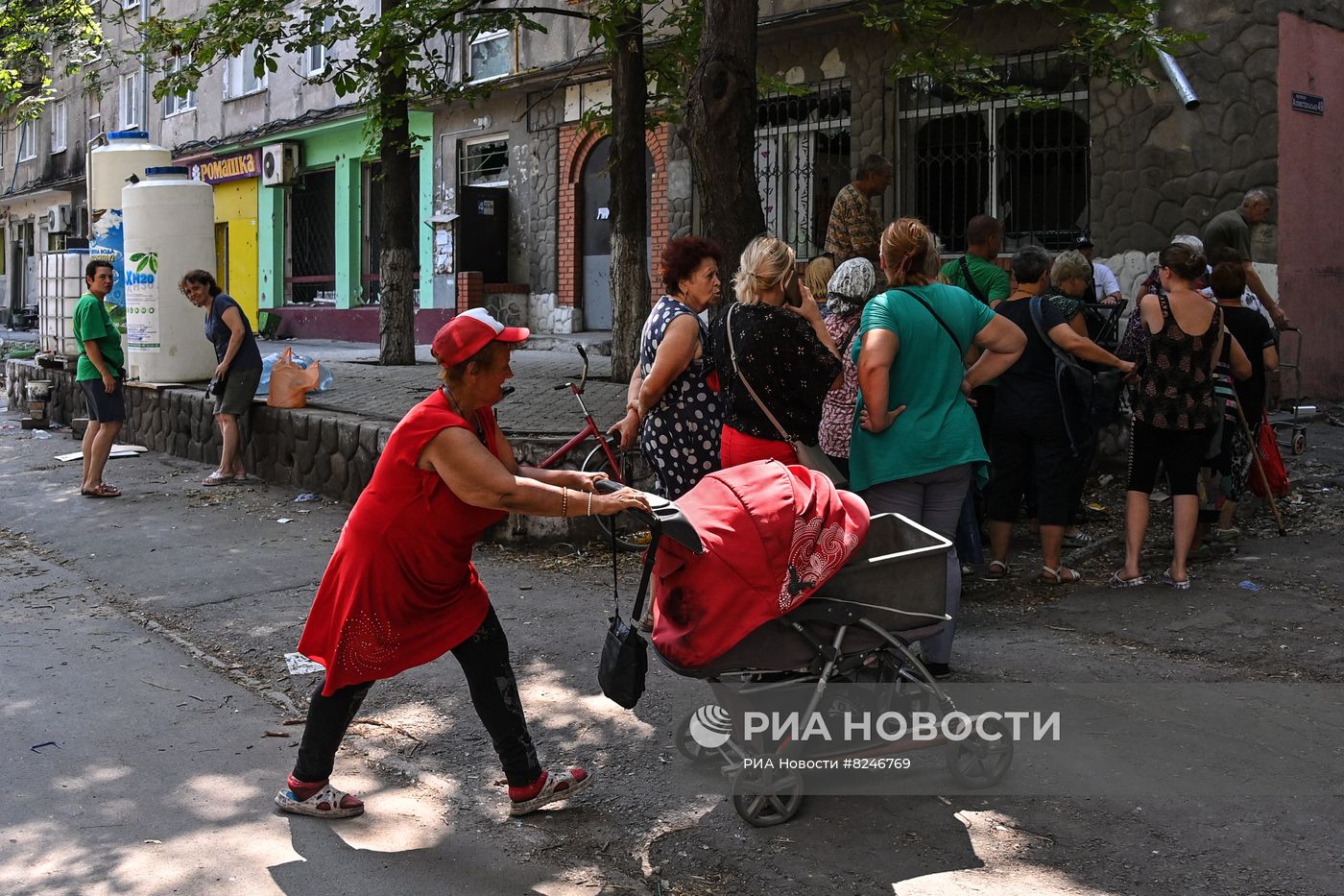 Раздача гуманитарной помощи от жителей Тулы в Мариуполе