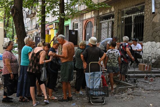 Раздача гуманитарной помощи от жителей Тулы в Мариуполе