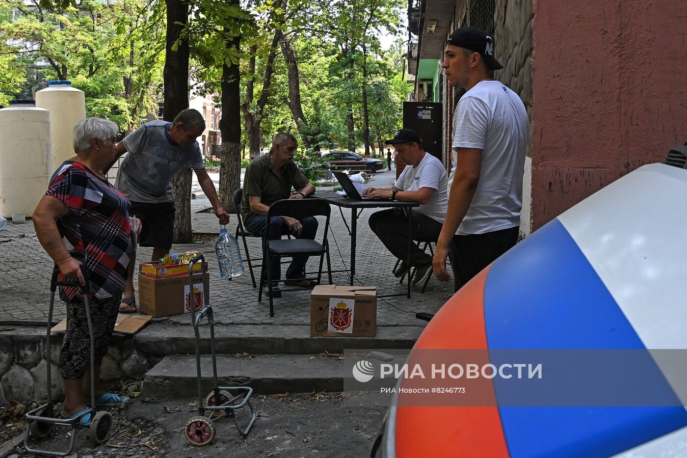 Раздача гуманитарной помощи от жителей Тулы в Мариуполе