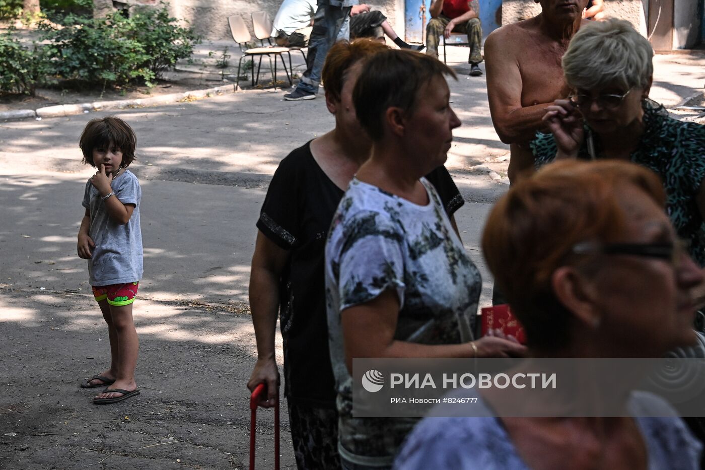 Раздача гуманитарной помощи от жителей Тулы в Мариуполе