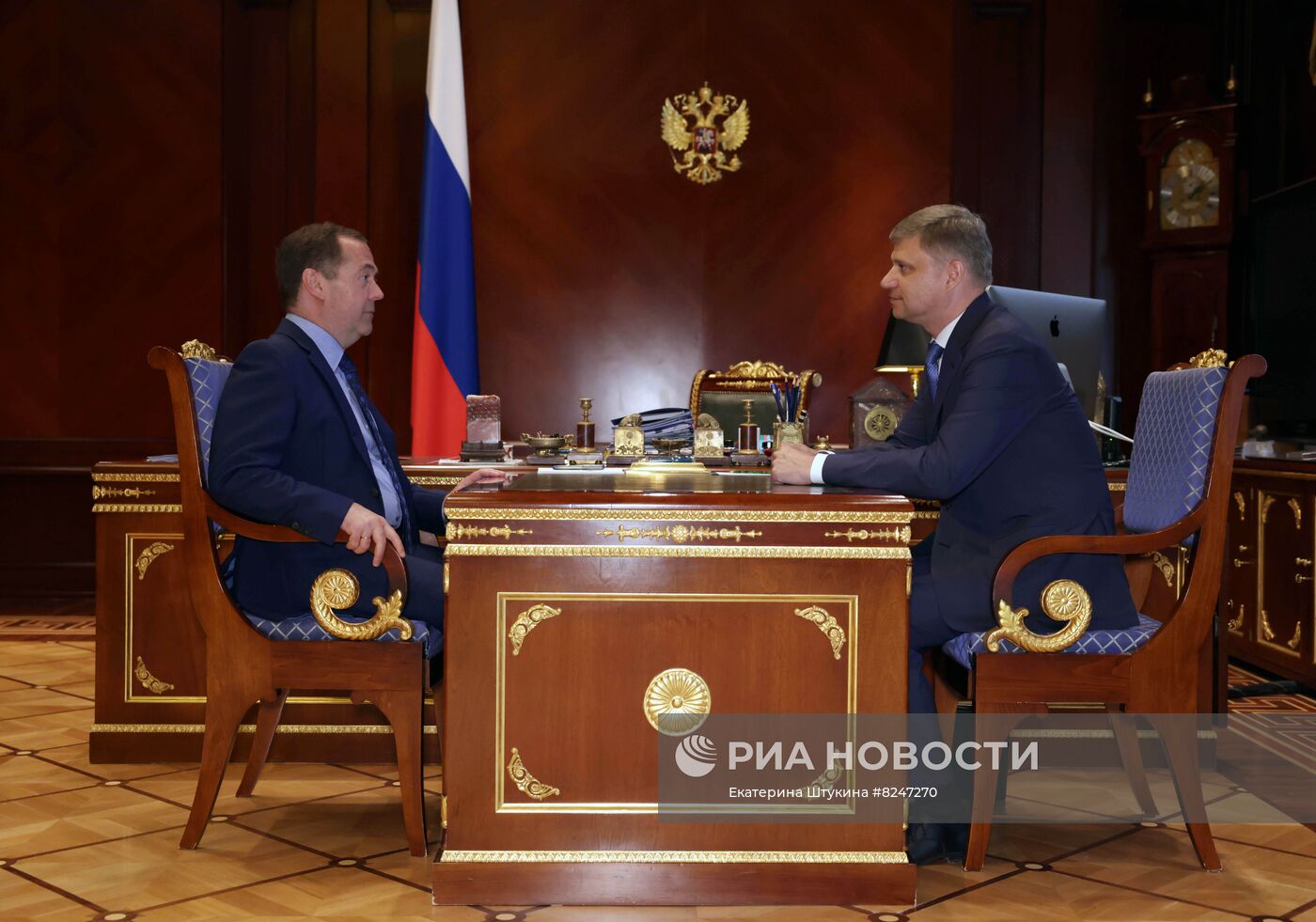 Зампред Совбеза РФ Д. Медведев встретился с главой РЖД О. Белозеровым