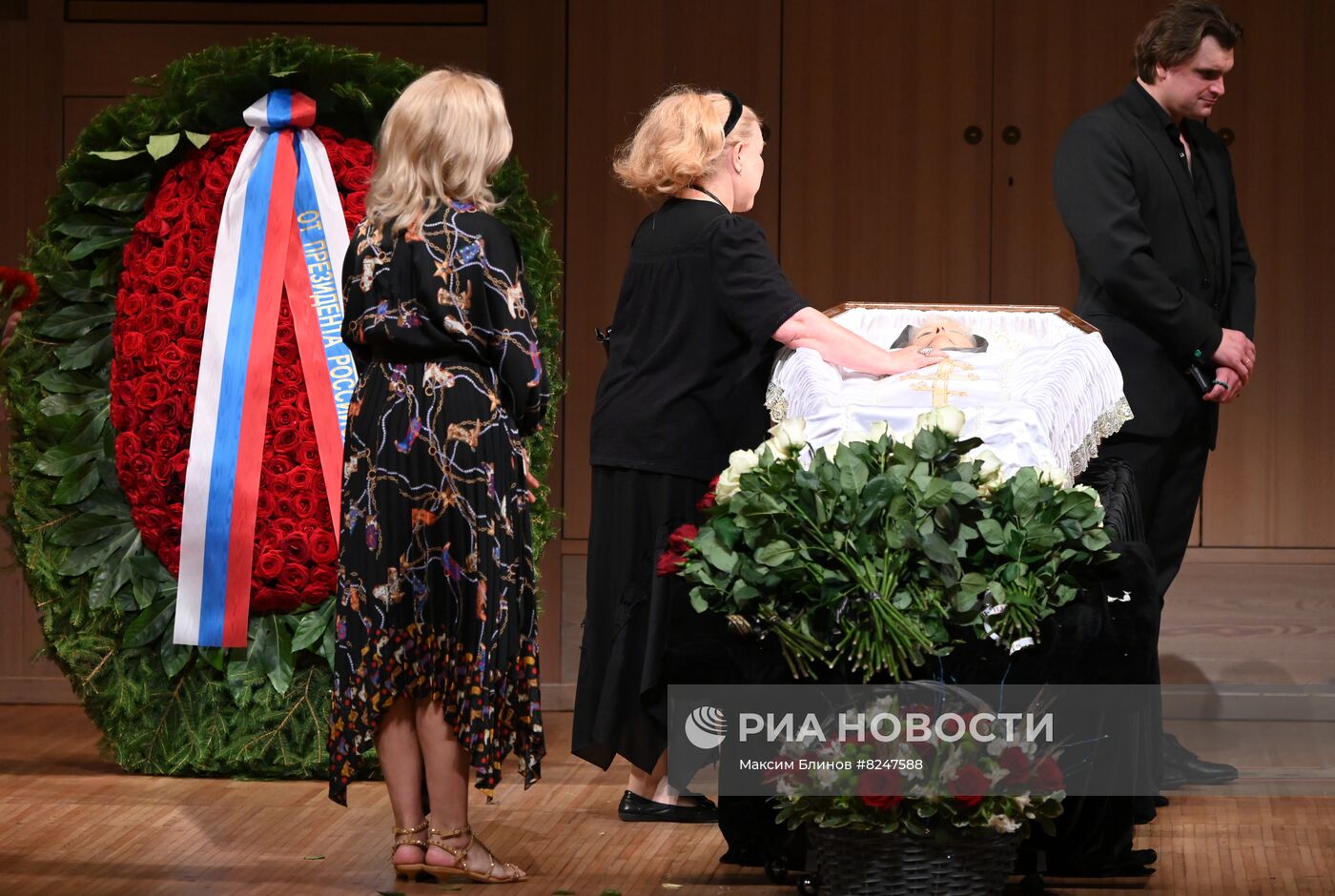 Прощание с худруком ансамбля "Берёзка" М. Кольцовой