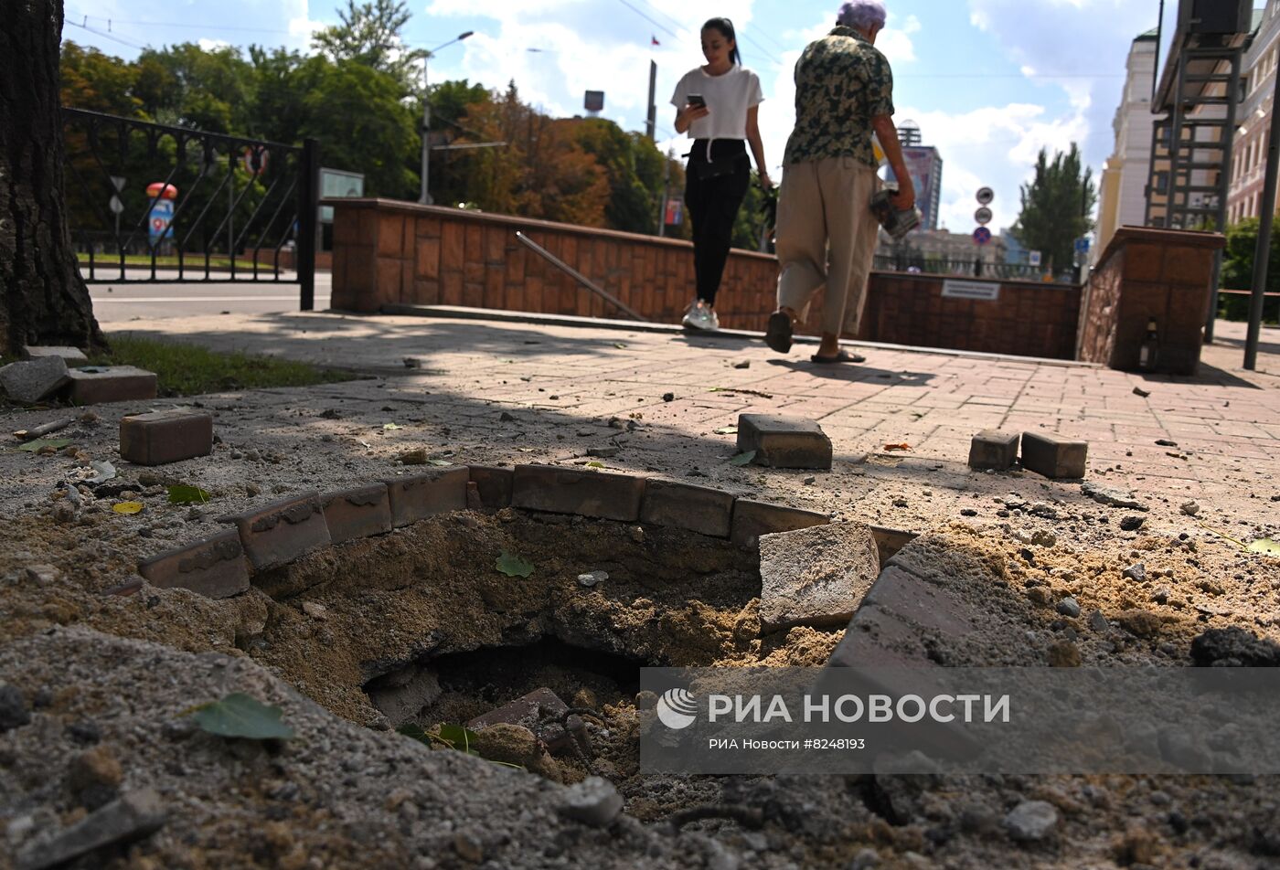 Последствия обстрела центра Донецка