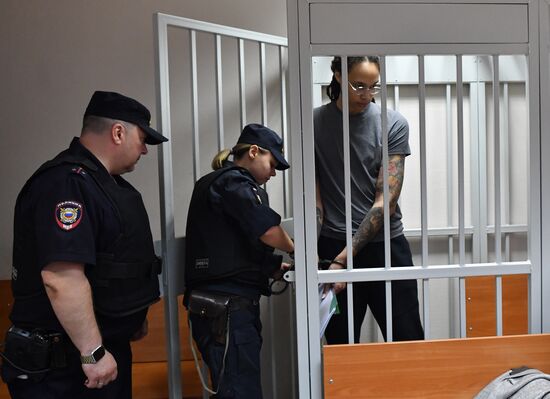 Суд приговорил американскую баскетболистку Б. Грайнер к 9 годам колонии