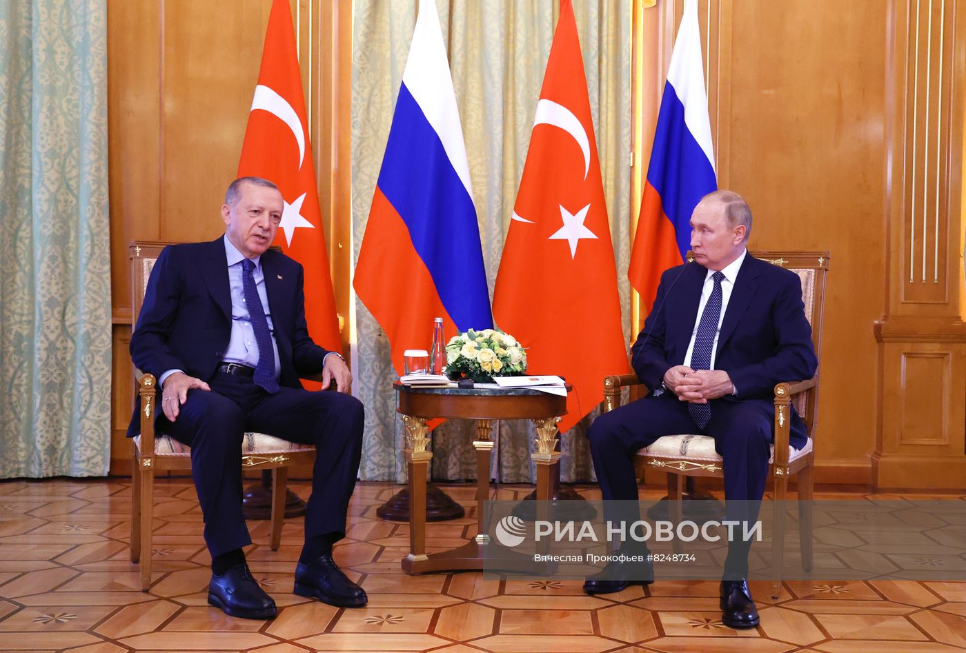 Президент РФ В. Путин провел переговоры с президентом Турции Р. Эрдоганом в Сочи