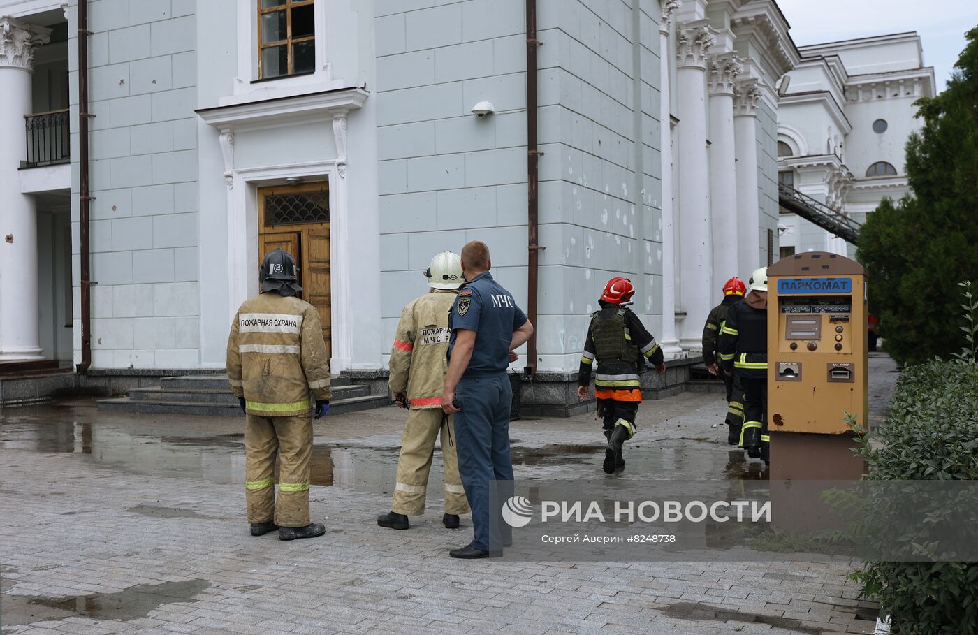 Вокзал в Донецке горит после обстрела ВСУ