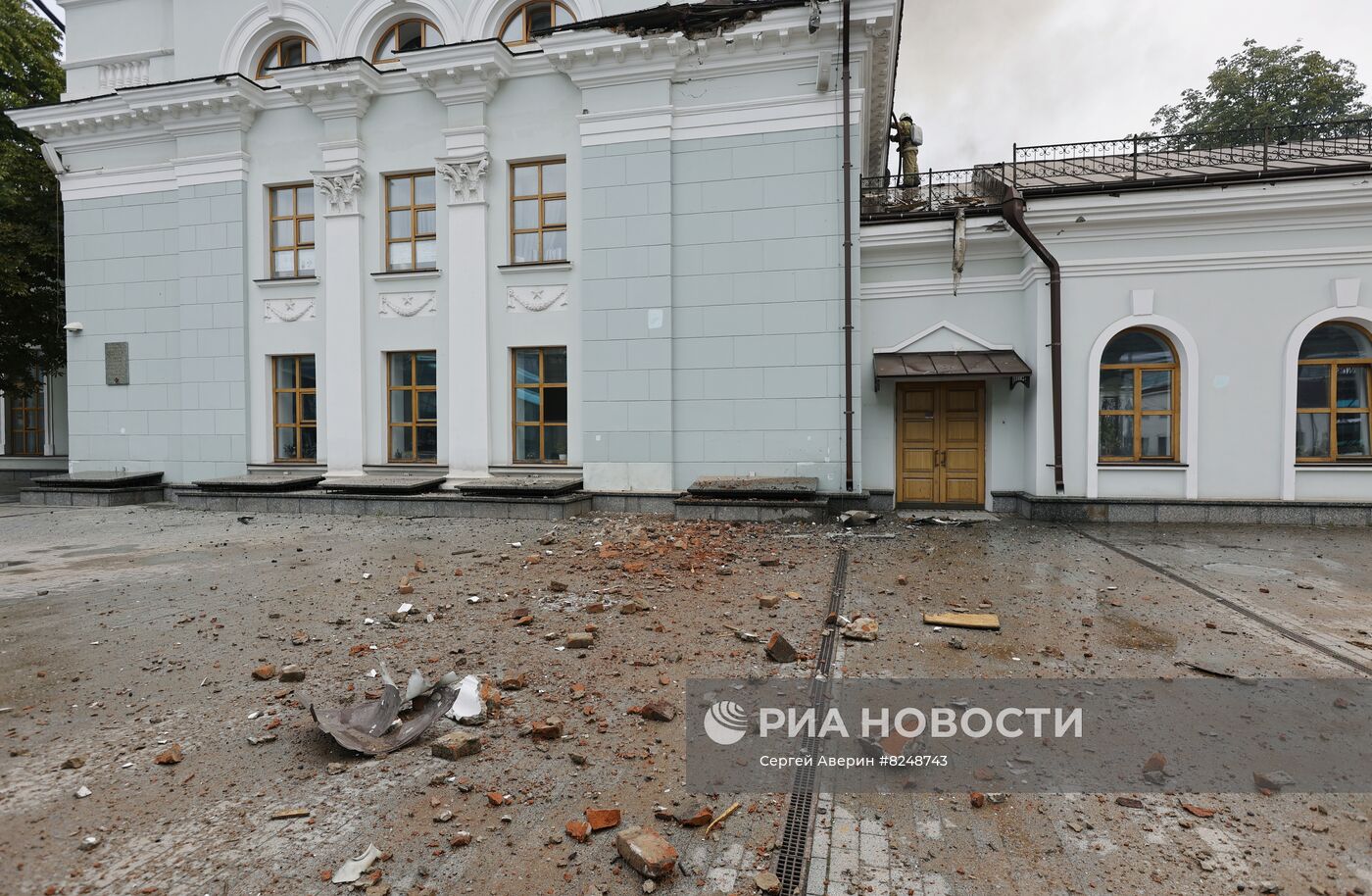 Вокзал в Донецке горит после обстрела ВСУ