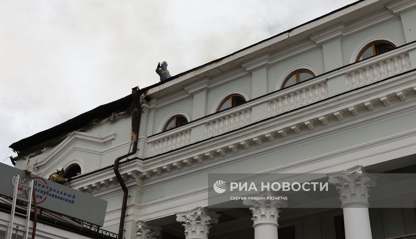 Вокзал в Донецке горит после обстрела ВСУ