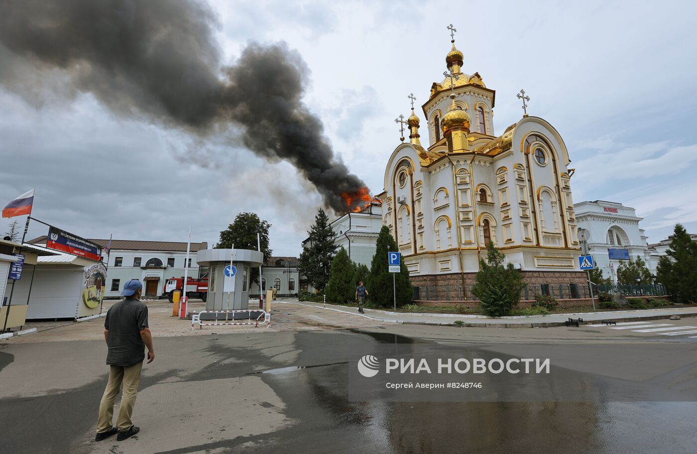 Вокзал в Донецке горит после обстрела ВСУ