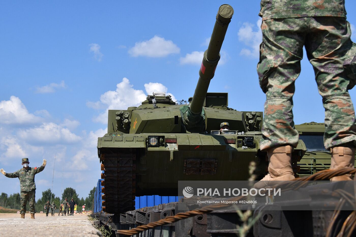 Прибытие китайской военной техники на конкурс "Танковый биатлон" в подмосковное Алабино