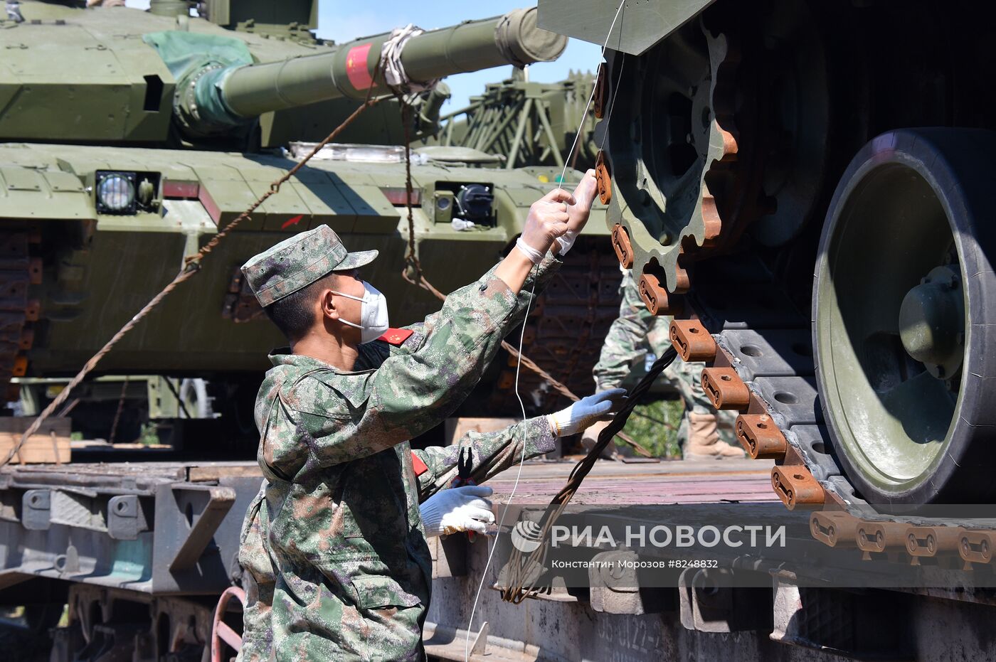 Прибытие китайской военной техники на конкурс "Танковый биатлон" в подмосковное Алабино