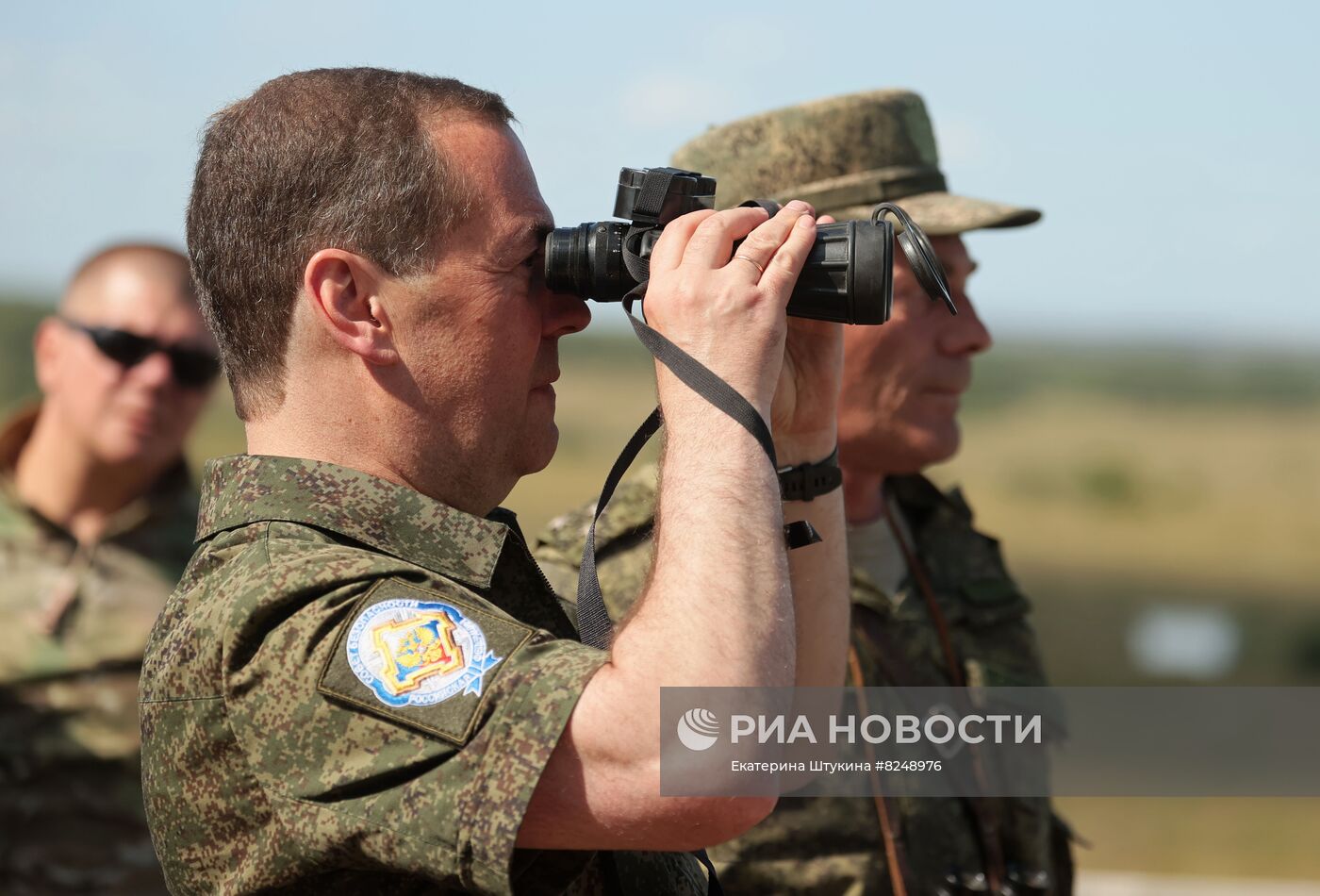 Зампред Совбеза РФ Медведев посетил Тоцкий гарнизон в Оренбургской области