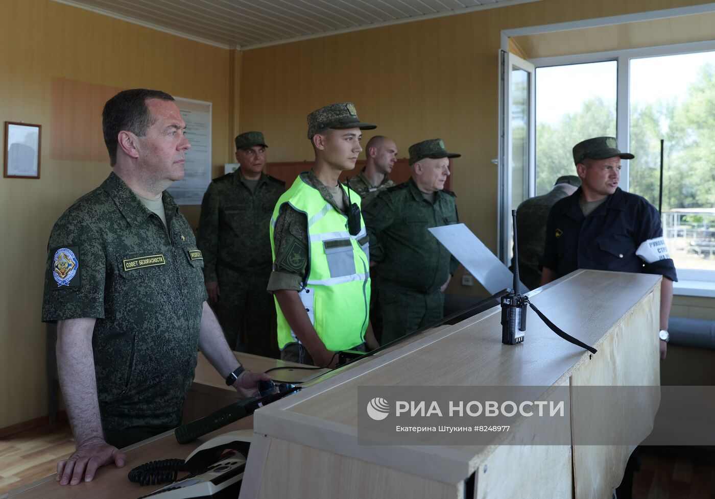 Зампред Совбеза РФ Медведев посетил Тоцкий гарнизон в Оренбургской области
