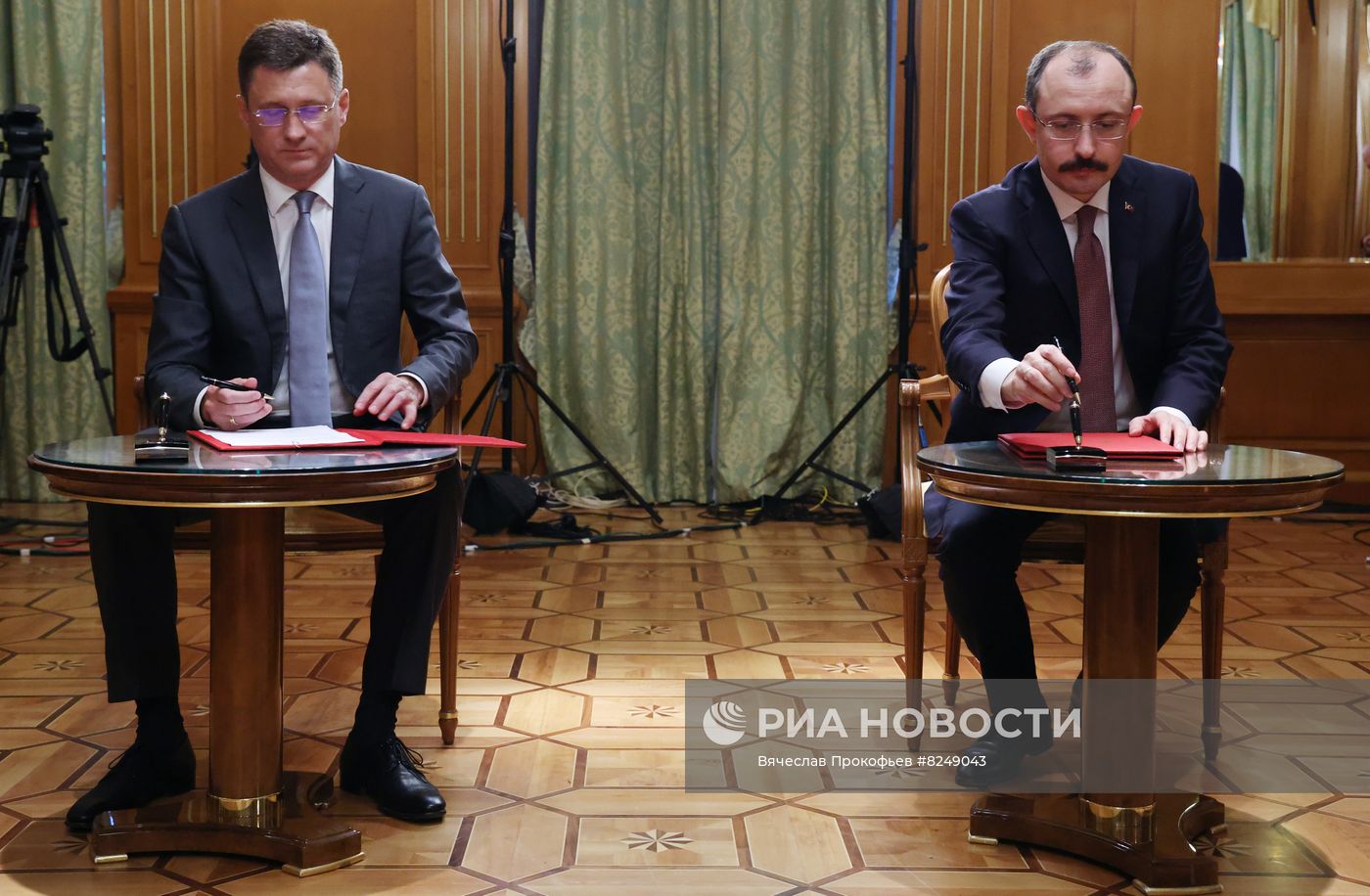 Президент РФ В. Путин провел переговоры с президентом Турции Р. Эрдоганом в Сочи